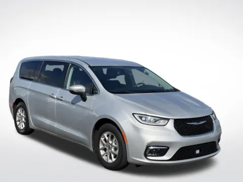 Photos of 2023 Chrysler Pacifica Touring L for sale in Kalamazoo, MI at Zeigler BMW of Kalamazoo
