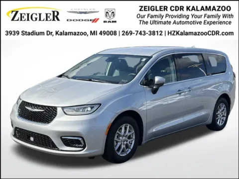Silver 2023 Chrysler Pacifica Touring L for sale in Kalamazoo, MI