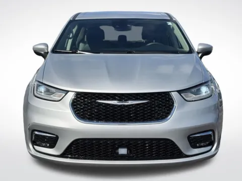 More photos of 2023 Chrysler Pacifica Touring L at Zeigler BMW of Kalamazoo, MI