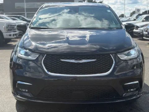 Another view of 2025 Chrysler Pacifica Select for sale in Kalamazoo, MI at Zeigler BMW of Kalamazoo