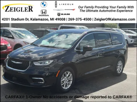 Black 2025 Chrysler Pacifica Select for sale in Kalamazoo, MI