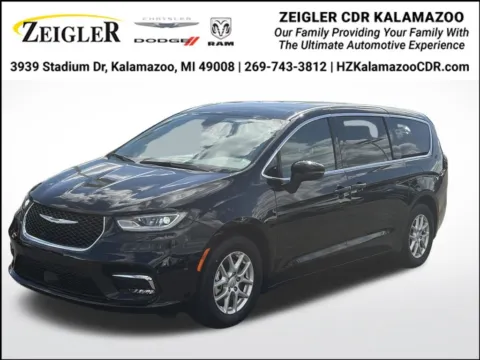 Black 2025 Chrysler Pacifica Select for sale in Kalamazoo, MI