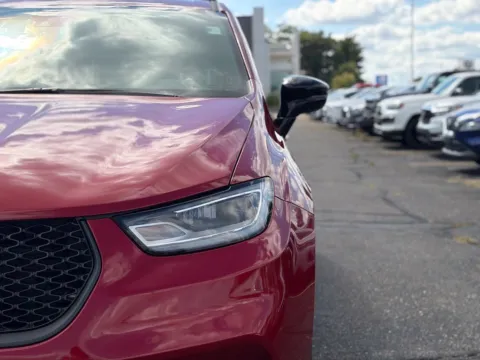 More photos of 2025 Chrysler Pacifica Limited at Zeigler BMW of Kalamazoo, MI