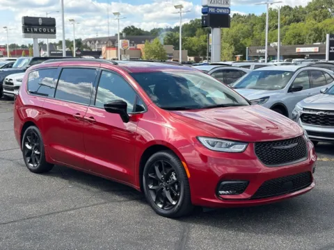 Photos of 2025 Chrysler Pacifica Limited for sale in Kalamazoo, MI at Zeigler BMW of Kalamazoo