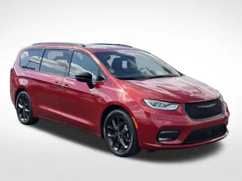 Photos of 2025 Chrysler Pacifica Limited for sale in Kalamazoo, MI at Zeigler BMW of Kalamazoo
