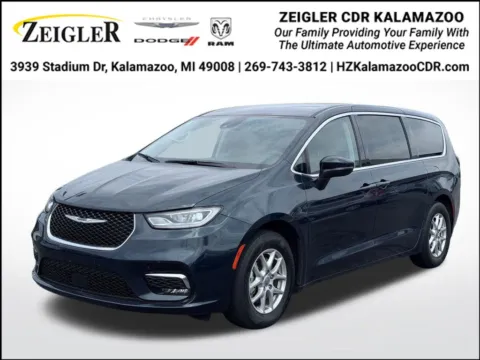 Blue 2025 Chrysler Pacifica Select for sale in Kalamazoo, MI