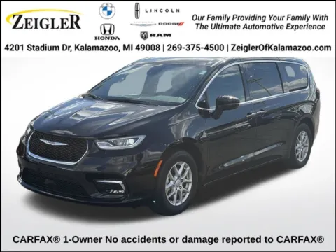 Black 2025 Chrysler Pacifica Select for sale in Kalamazoo, MI