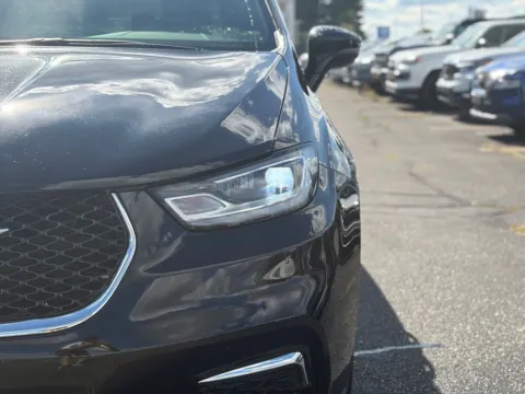 More photos of 2025 Chrysler Pacifica Select at Zeigler BMW of Kalamazoo, MI