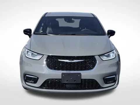 Photos of 2025 Chrysler Pacifica Select for sale in Kalamazoo, MI at Zeigler BMW of Kalamazoo