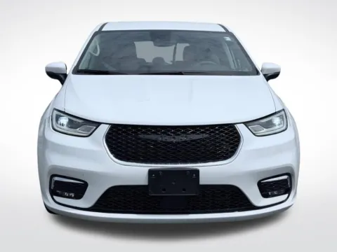 Photos of 2025 Chrysler Pacifica Select for sale in Kalamazoo, MI at Zeigler BMW of Kalamazoo