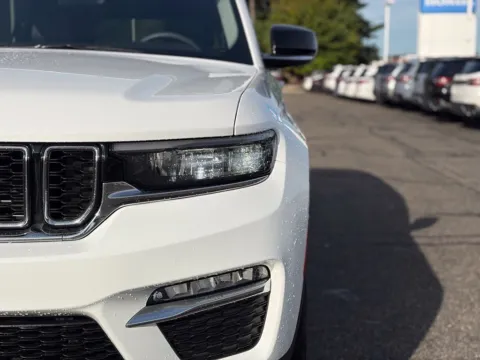 More photos of 2023 Jeep Grand Cherokee Limited at Zeigler BMW of Kalamazoo, MI