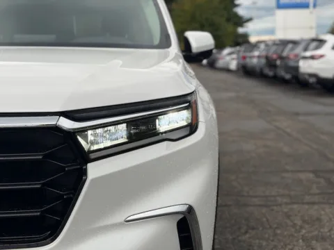 More photos of 2025 Honda Pilot Touring at Zeigler BMW of Kalamazoo, MI