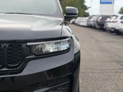 More photos of 2023 Jeep Grand Cherokee Altitude X at Zeigler BMW of Kalamazoo, MI