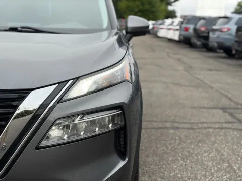 More photos of 2022 Nissan Rogue SL at Zeigler BMW of Kalamazoo, MI