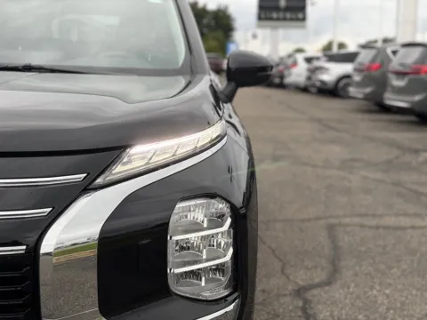 More photos of 2025 Mitsubishi Outlander ES at Zeigler BMW of Kalamazoo, MI