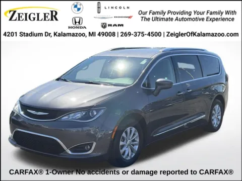 Gray 2018 Chrysler Pacifica Touring L Plus for sale in Kalamazoo, MI