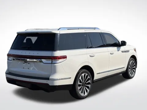 More photos of 2023 Lincoln Navigator Reserve at Zeigler BMW of Kalamazoo, MI