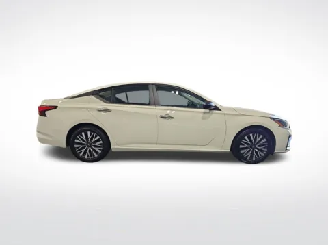 More photos of 2025 Nissan Altima 2.5 SV at Zeigler BMW of Kalamazoo, MI