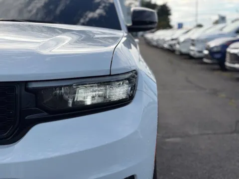 More photos of 2023 Jeep Grand Cherokee L Altitude at Zeigler BMW of Kalamazoo, MI