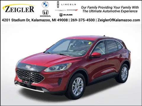 Red 2020 Ford Escape SE for sale in Kalamazoo, MI