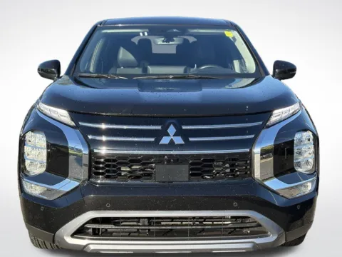 Another view of 2025 Mitsubishi Outlander SE for sale in Kalamazoo, MI at Zeigler BMW of Kalamazoo