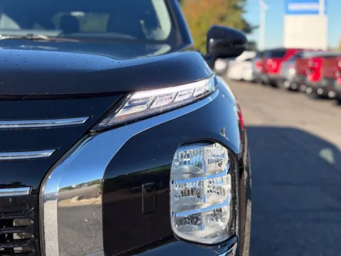 More photos of 2025 Mitsubishi Outlander SE at Zeigler BMW of Kalamazoo, MI