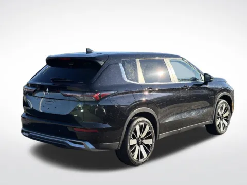 More photos of 2025 Mitsubishi Outlander SE at Zeigler BMW of Kalamazoo, MI