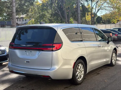 More photos of 2024 Chrysler Pacifica Touring L at Zeigler BMW of Kalamazoo, MI
