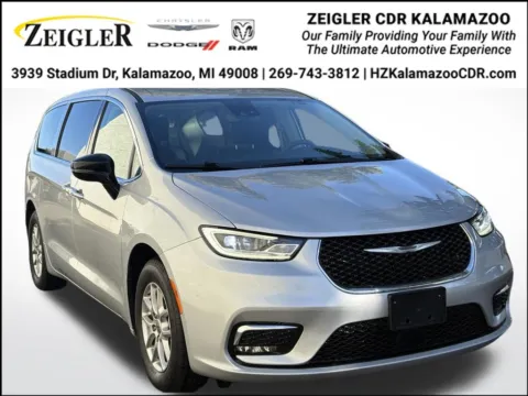 Silver 2024 Chrysler Pacifica Touring L for sale in Kalamazoo, MI