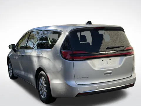 More photos of 2024 Chrysler Pacifica Touring L at Zeigler BMW of Kalamazoo, MI