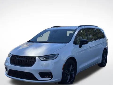 Photos of 2026 Chrysler Pacifica Limited for sale in Kalamazoo, MI at Zeigler BMW of Kalamazoo