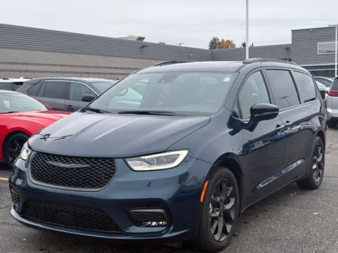 Photos of 2025 Chrysler Pacifica Limited for sale in Kalamazoo, MI at Zeigler BMW of Kalamazoo