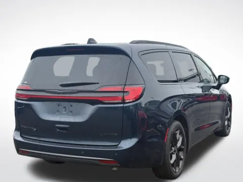 More photos of 2025 Chrysler Pacifica Limited at Zeigler BMW of Kalamazoo, MI
