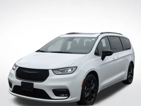 Photos of 2025 Chrysler Pacifica Limited for sale in Kalamazoo, MI at Zeigler BMW of Kalamazoo