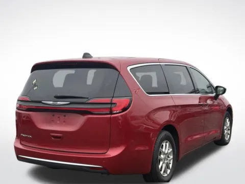 More photos of 2025 Chrysler Pacifica Select at Zeigler BMW of Kalamazoo, MI