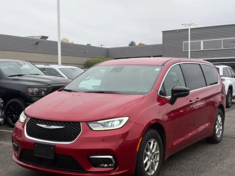 Photos of 2025 Chrysler Pacifica Select for sale in Kalamazoo, MI at Zeigler BMW of Kalamazoo