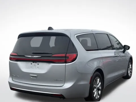More photos of 2026 Chrysler Pacifica Limited at Zeigler BMW of Kalamazoo, MI