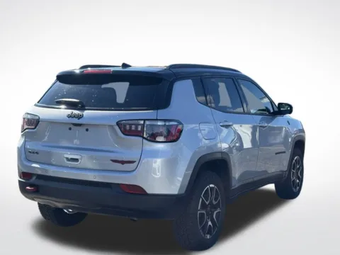 More photos of 2025 Jeep Compass Trailhawk at Zeigler BMW of Kalamazoo, MI