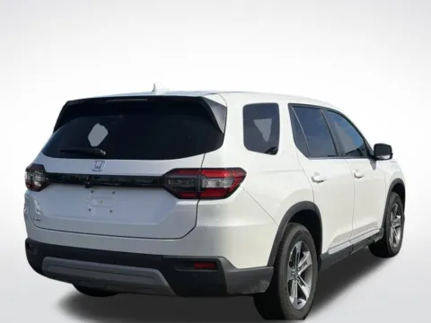 More photos of 2025 Honda Pilot EX-L at Zeigler BMW of Kalamazoo, MI