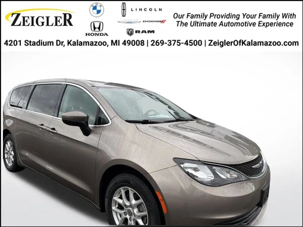 Silver 2017 Chrysler Pacifica Touring for sale in Kalamazoo, MI