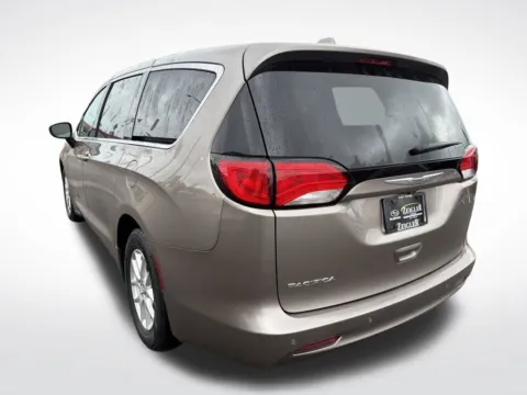 More photos of 2017 Chrysler Pacifica Touring at Zeigler BMW of Kalamazoo, MI