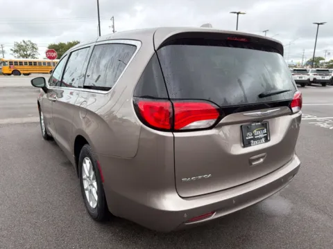 More photos of 2017 Chrysler Pacifica Touring at Zeigler BMW of Kalamazoo, MI