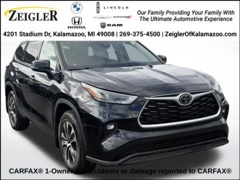 Black 2022 Toyota Highlander XLE for sale in Kalamazoo, MI