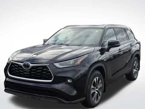 Photos of 2022 Toyota Highlander XLE for sale in Kalamazoo, MI at Zeigler BMW of Kalamazoo