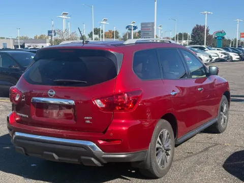 More photos of 2018 Nissan Pathfinder SL at Zeigler BMW of Kalamazoo, MI