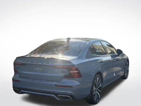 More photos of 2022 Volvo S60 B5 Momentum at Zeigler BMW of Kalamazoo, MI