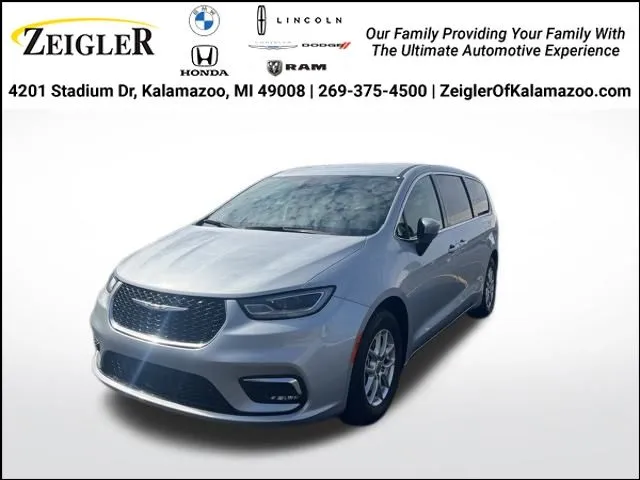 2023 Chrysler Pacifica Touring L for sale in Kalamazoo, MI