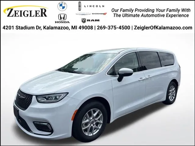 2023 Chrysler Pacifica Touring L for sale in Kalamazoo, MI