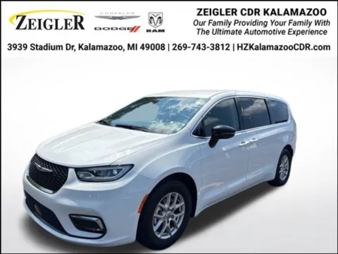 White 2024 Chrysler Pacifica Touring L for sale in Kalamazoo, MI