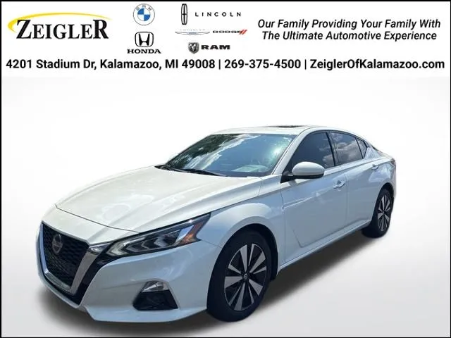 White 2019 Nissan Altima 2.5 SL for sale in Kalamazoo, MI